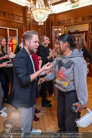 FJ Baur VIP Vernissage - Bucherer Salon, Wien - Mo 23.10.2023 - Markus FREISTÄTTER, Rose ALABA106