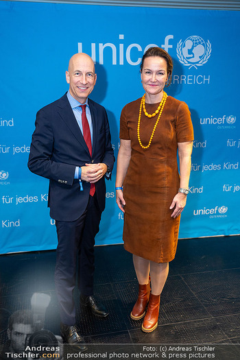 UNICEF ´Denk Dir die Welt´ - Grand Hall am Erste Bank Campus - Fr 24.11.2023 - Martin KOCHER, Marisa SCHIESTL-SWAROVSKI20