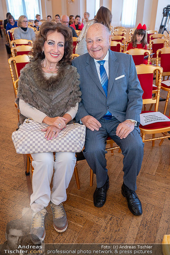 Sonntags Matinee - Kursalon Hübner, Wien - So 03.12.2023 - Burkhard Ludwig ERNST mit Ehefrau Carmen (Karmen)61