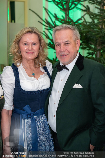 Jägerball  - Hofburg, Wien - Mo 29.01.2024 - Sigi Siegfried WOLF mit Ehefrau Andrea79