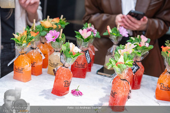 Flora Launch Event - Your Kitchen, Wien - Di 30.01.2024 - originelle Welcome Cocktails in Plastik29