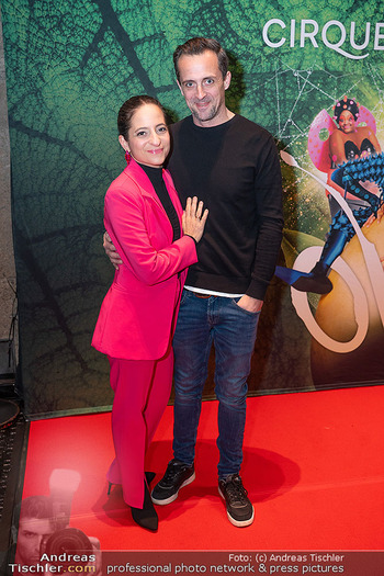 Cirque du Soleil Premiere - Stadthalle, Wien - Do 01.02.2024 - Caroline ATHANASIADIS mit Ehemann Georg16