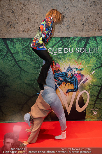 Cirque du Soleil Premiere - Stadthalle, Wien - Do 01.02.2024 - Gäste der Show machen Kunststücke32