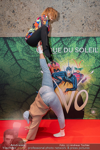 Cirque du Soleil Premiere - Stadthalle, Wien - Do 01.02.2024 - Gäste der Show machen Kunststücke33