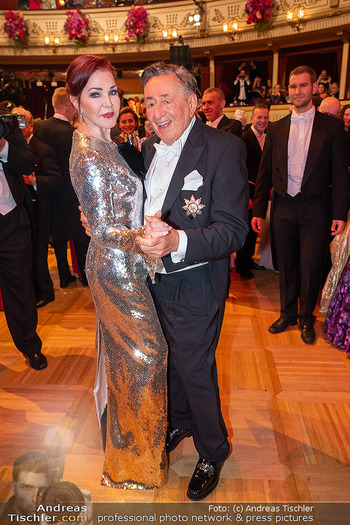 Opernball 2024 - Wiener Staatsoper - Do 08.02.2024 - Richard LUGNER, Priscilla PRESLEY tanzen auf der Tanzfläche285