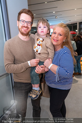 Eskimo Eispräsentation - MQ Libelle, Wien - Mo 19.02.2024 - Familie Susanne HIRSCHLER mit Ehemann Felix und Sohn Gabriel15