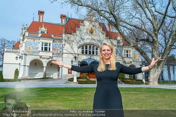 PK zu Klassik.Klang.Berndorf - Stadttheater Berndorf, NÖ - Mi 28.02.2024 - Daniela FALLY im Theaterpark vor dem Stadttheater79