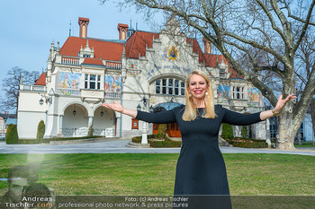 PK zu Klassik.Klang.Berndorf - Stadttheater Berndorf, NÖ - Mi 28.02.2024 - Daniela FALLY im Theaterpark vor dem Stadttheater80