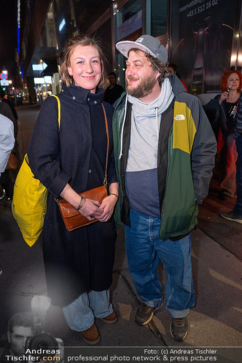 Kinopremiere ´Des Teufels Bad´ - Gartenbaukino Wien - Do 29.02.2024 - David SCHEID mit Freundin Magdalena (Leni)6