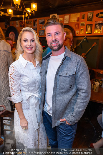 Irland Medien Event - Golden Harp, Wien - Mo 04.03.2024 - Silvia SCHNEIDER mit Bruder Patrick SCHNEIDER18