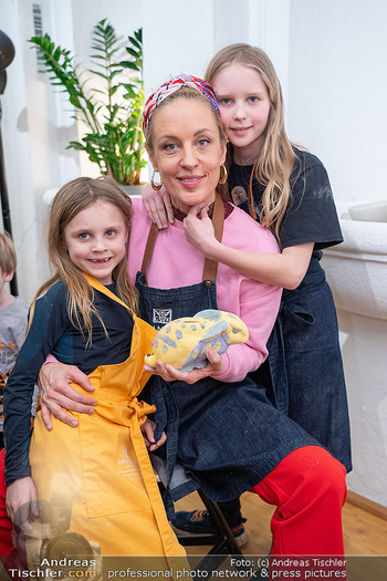 VIP Malworkshop - Gmundner Keramik, Wien - Mi 13.03.2024 - Lilian KLEBOW mit Kindern Sonny und Charlie sowie Freundin Emili1