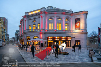 Galapremiere ´Das Phantom der Oper´ - Raimund Theater, Wien - Fr 15.03.2024 - Raimundtheater von außen, red carpet2