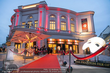 Galapremiere ´Das Phantom der Oper´ - Raimund Theater, Wien - Fr 15.03.2024 - Raimundtheater von außen, red carpet8