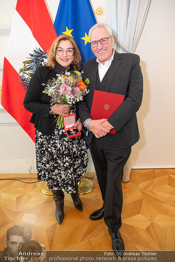 Verleihung silbernes Ehrenzeichen - Bundeskanzleramt, Wien - Di 19.03.2024 - Silvana MEIXNER, Pius STROBL72