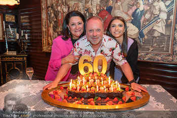 Reinhard Nowak 60er - Marchfelderhof - Di 30.04.2024 - Familie Reinhard NOWAK mit Ehefrau Arzu und Tochter Mina26