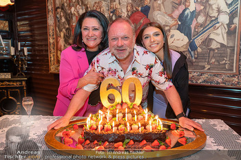 Reinhard Nowak 60er - Marchfelderhof - Di 30.04.2024 - Familie Reinhard NOWAK mit Ehefrau Arzu und Tochter Mina27