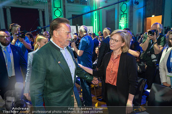 AWS Austria World Summit Klimakonferenz - Hofburg, Wien - Do 20.06.2024 - Arnold SCHWARZENEGGER, Leonore GEWESSLER48