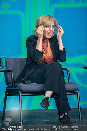 AWS Austria World Summit Klimakonferenz - Hofburg, Wien - Do 20.06.2024 - Leonore GEWESSLER erhält Sonderapplaus wegen ihrer Abstimmung120