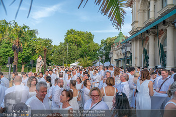 Sommernachtsball 2024 - Kursalon, Wien - Sa 29.06.2024 -  Gäste, Publikum, Sommerfest Terrasse16