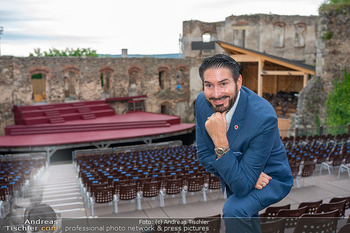 Premiere ´Der Liebestrank´  - Burg Gars am Kamp - Sa 13.07.2024 - Clemens UNTERREINER (Intendant), Bühnenfoto, Bühne, Portrait)25