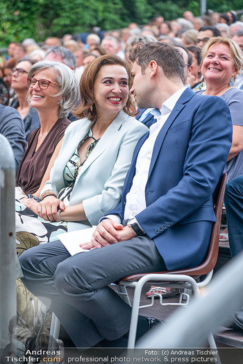 Premiere ´Der Liebestrank´  - Burg Gars am Kamp - Sa 13.07.2024 - Alma ZADIC mit Freund, Partner, Lebensgefährte (nicht Ehemann),106