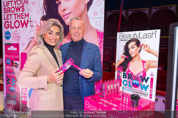 GW Cosmetics - Roncalli am Rathausplatz, Wien - Di 01.10.2024 - Amra und Rainer DEISENHAMMER76