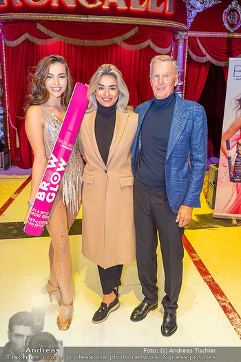 GW Cosmetics - Roncalli am Rathausplatz, Wien - Di 01.10.2024 - Lili PAUL-RONCALLI, Amra und Rainer DEISENHAMMER134