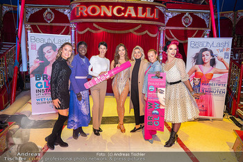 GW Cosmetics - Roncalli am Rathausplatz, Wien - Di 01.10.2024 - Gruppenfoto Promidamen179