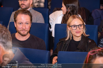 Kinopremiere ´Mond´ - Gartenbaukino Wien - Do 24.10.2024 - Mavie HÖRBIGER mit Begleitung Freund30