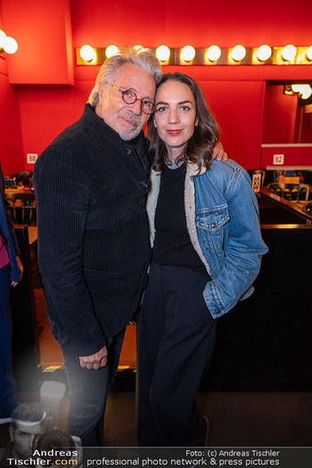 30 Jahre Theaterfest NÖ - Vindobona, Wien - Mo 04.11.2024 - Adi HIRSCHAL mit Tochter Maddalena Noemi45