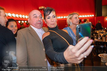 30 Jahre Theaterfest NÖ - Vindobona, Wien - Mo 04.11.2024 - Adriana ZARTL, Christoph FÄLBL machen Selfie61