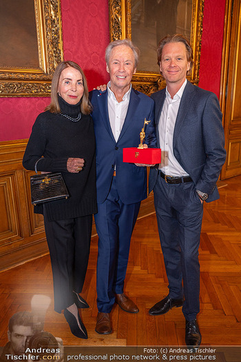 Goldener Rathausmann für Peter Kraus - Rathaus, Wien - Fr 08.11.2024 - Familie Peter KRAUS mit Ehefrau Ingird und Sohn Mike38