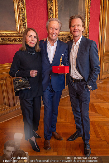 Goldener Rathausmann für Peter Kraus - Rathaus, Wien - Fr 08.11.2024 - Familie Peter KRAUS mit Ehefrau Ingird und Sohn Mike39