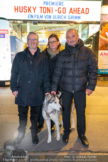 Kinopremiere ´Husky Toni´ - Gartenbaukino Wien - Mi 13.11.2024 - Ulrich und Jana GRIMM, Anton KUTTNER (Husky Toni)10