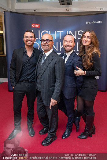 Licht ins Dunkel Gala - ORF Zentrum, Wien - Fr 15.11.2024 - Familie Luigi Sen und Jun sowie Antonio BARBARO mit Freundin Ehe80