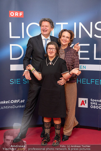 Licht ins Dunkel Gala - ORF Zentrum, Wien - Fr 15.11.2024 - Famiie Helmut BRANDSTÄTTER, Ehefrau Patricia PAWLICKI, Kind Rap96