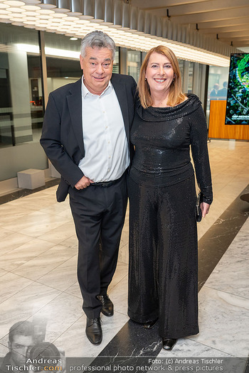 Licht ins Dunkel Gala - ORF Zentrum, Wien - Fr 15.11.2024 - Werner KOGLER mit Ehefrau Sabine JUNGWIRTH128