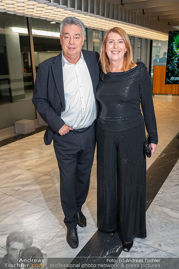 Licht ins Dunkel Gala - ORF Zentrum, Wien - Fr 15.11.2024 - Werner KOGLER mit Ehefrau Sabine JUNGWIRTH130