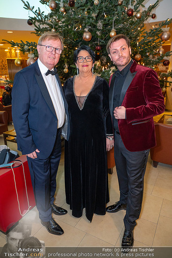 40 Jahre Schaider-Strassl - Hotel Savoyen, Wien - So 08.12.2024 - Familie Peter SCHAIDER mit Ehefrau Ines und Sohn Peter (senior j6