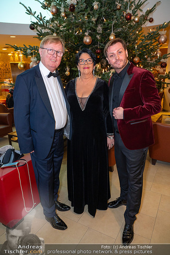 40 Jahre Schaider-Strassl - Hotel Savoyen, Wien - So 08.12.2024 - Familie Peter SCHAIDER mit Ehefrau Ines und Sohn Peter (senior j8