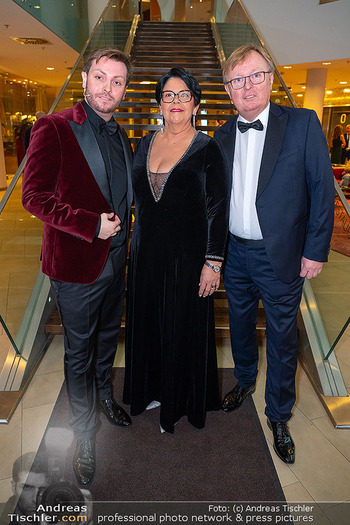 40 Jahre Schaider-Strassl - Hotel Savoyen, Wien - So 08.12.2024 - Familie Peter SCHAIDER mit Ehefrau Ines und Sohn Peter (senior j10