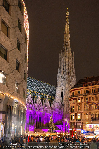 Themenfotos Weihnachtsshopping - Erster Bezirk, Wien - Do 12.12.2024 - Stephansdom bei Nacht, Christbaum, Haashaus, Aventmarkt10