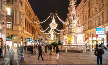 Themenfotos Weihnachtsshopping - Erster Bezirk, Wien - Do 12.12.2024 - Weihnachtsbeleuchtung am Graben, Einkaufsstraße, Shopping, Hand14