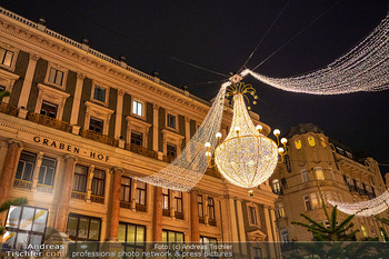 Themenfotos Weihnachtsshopping - Erster Bezirk, Wien - Do 12.12.2024 - Weihnachtsbeleuchtung am Graben, Einkaufsstraße, Shopping, Hand17