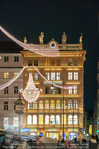 Themenfotos Weihnachtsshopping - Erster Bezirk, Wien - Do 12.12.2024 - Louis Vuitton am Graben, Luxusgüter, Einkaufen, Shopping, Weihn21