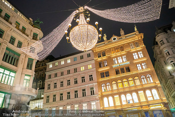 Themenfotos Weihnachtsshopping - Erster Bezirk, Wien - Do 12.12.2024 - Louis Vuitton am Graben, Luxusgüter, Einkaufen, Shopping, Weihn24