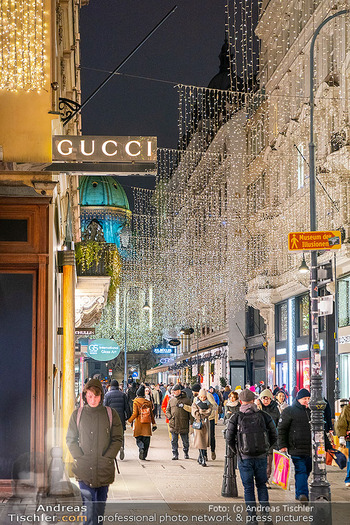 Themenfotos Weihnachtsshopping - Erster Bezirk, Wien - Do 12.12.2024 - Gucci am Kohlmarkt, Luxusgüter, Einkaufen, Shopping, Weihnachte30