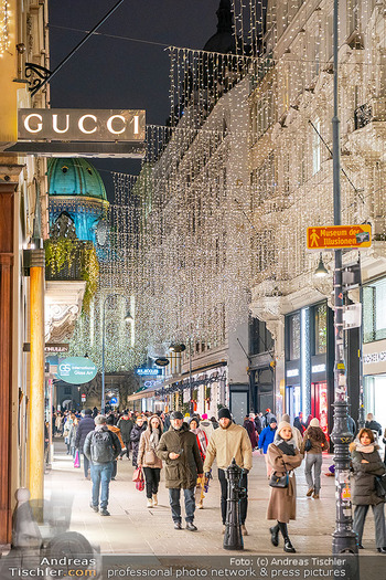 Themenfotos Weihnachtsshopping - Erster Bezirk, Wien - Do 12.12.2024 - Gucci am Kohlmarkt, Luxusgüter, Einkaufen, Shopping, Weihnachte31