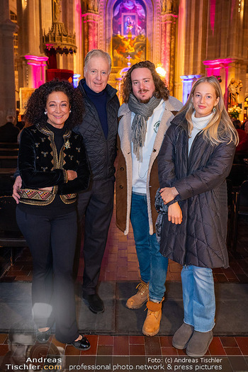 Heino Konzert Frieden auf Ewigkeit - Minoritenkirche, Wien - Sa 14.12.2024 - Barbara WUSSOW, Albert FORTELL mit Kindern Nikolaus und Johanna24