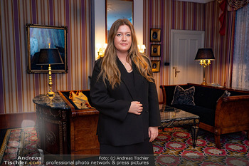 Opernball Couture Salon PK - Hotel Bristol, Wien - Di 17.12.2024 - Cindy FODOR (Portrait)21